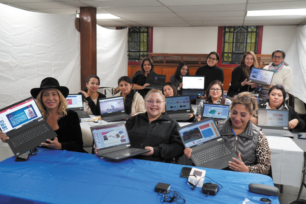 Photo depicting people participating in courses focused on digital literacy.