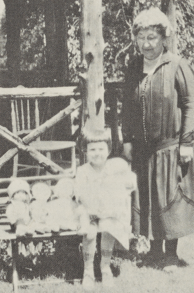 Elizabeth Todd with her “Aunt Belle” and four dolls all named Belle, c. 1925.