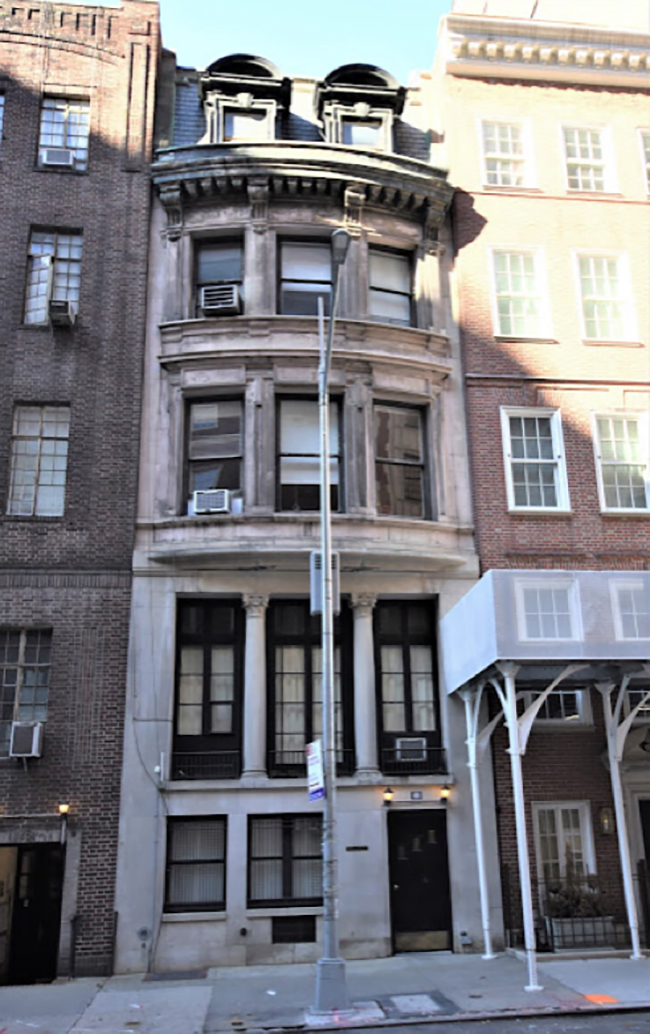 An exterior of The Arthur W. Popper House, 43 East 66th Street. Photo Credit: daytoninmanhattan.blogspot.com