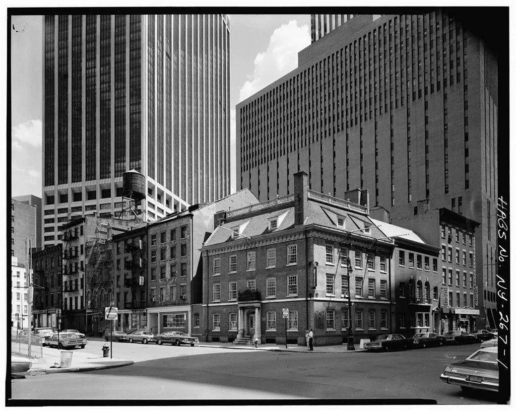 A 20th century view of the Fraunces Tavern.